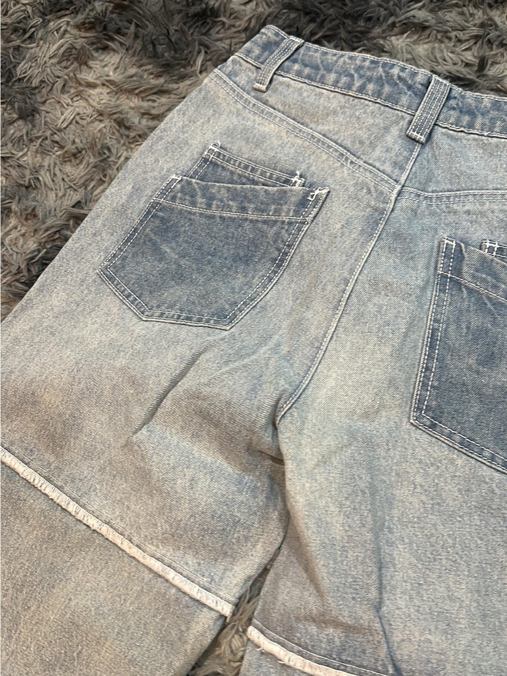 Maniere De Voir Light Wash Patchwork Denim Jeans with Contrast Pockets - Picture 7 of 10